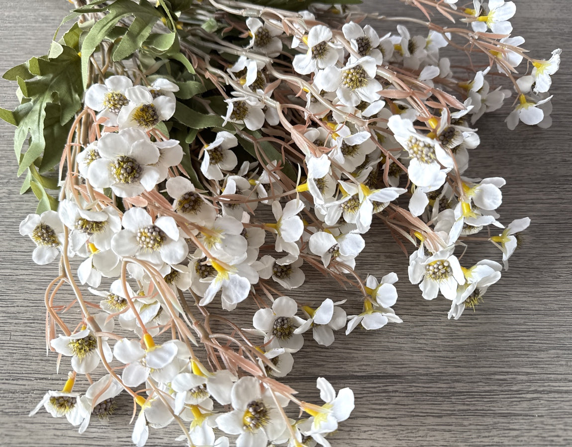 Faux Dogwood Flower - White (10 Stems) – Luv Sola Flowers